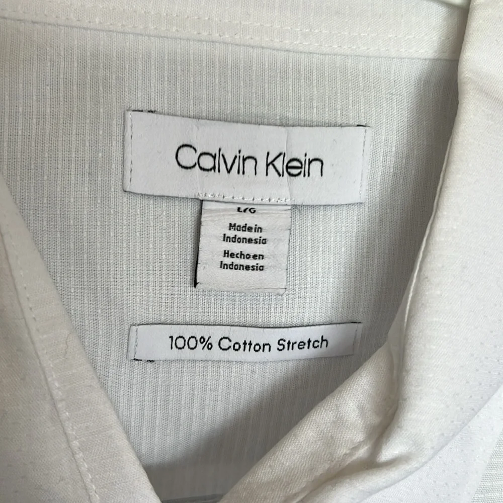 Calvin Klein short sleeve button down - Picture 3 of 4